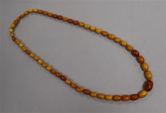 A single strand amber bead necklace, gross weight 25 grams, 56cm.